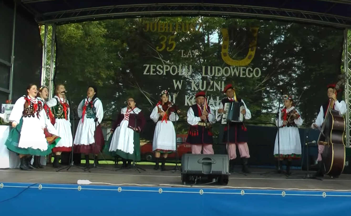 Zespół W Kuźni u Kowala podczas jubileuszu w Kowalowej