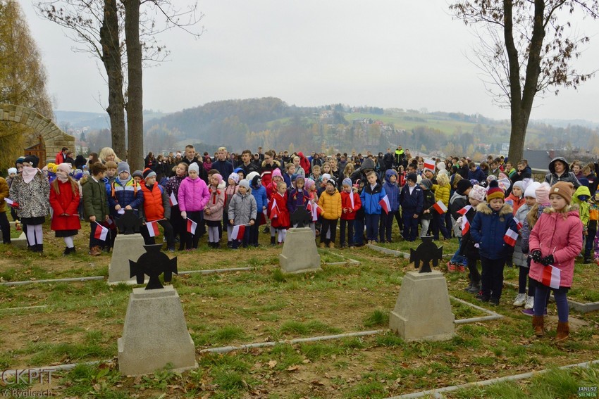 Na cmentarzu wojennym w Ryglicach