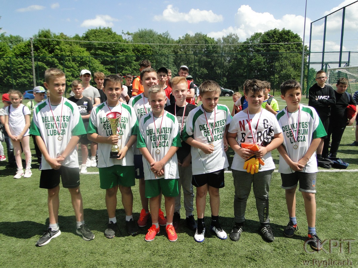 Dzień Dziecka- dzieci w drużynie sportowej