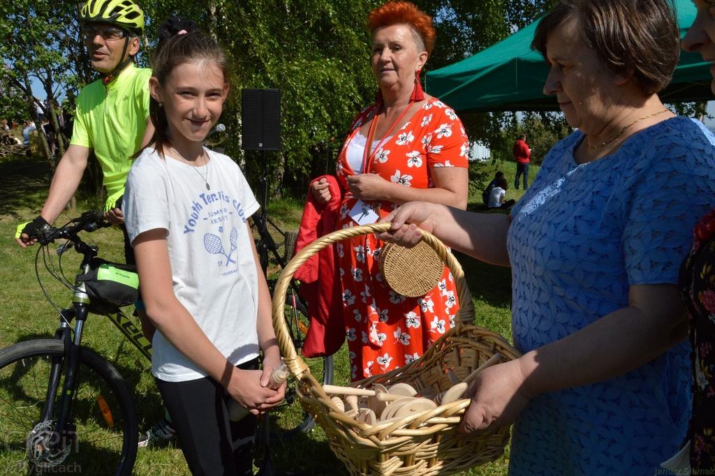 Rozdawanie gadżetów promocyjnych
