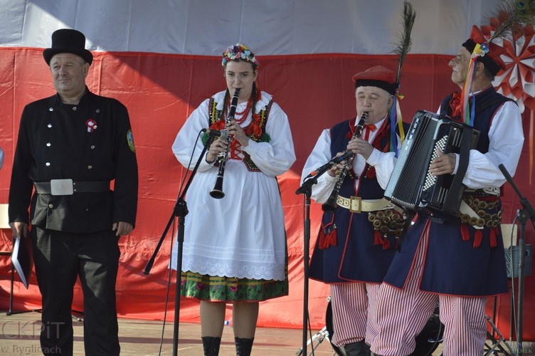Zespół W Kuźni u Kowala gra dla kominiarzy