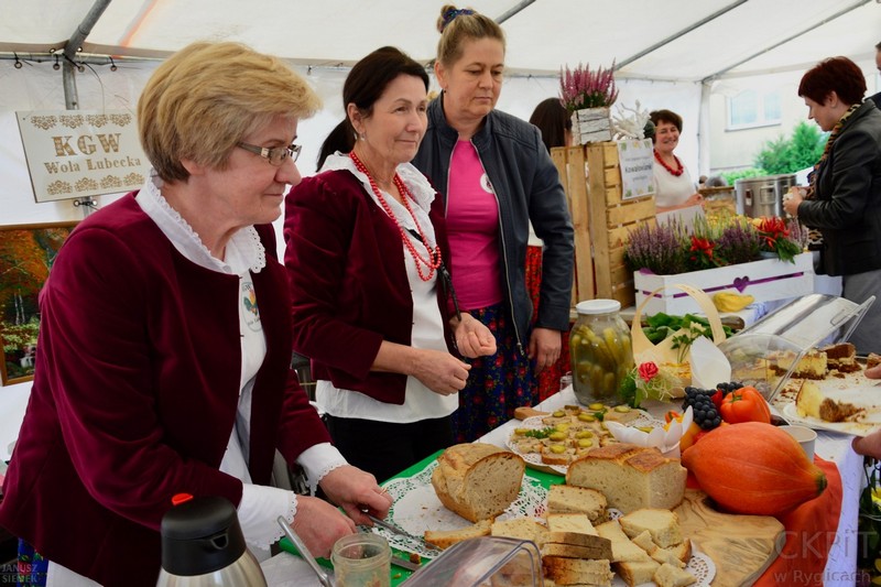 Stoisko jednego z KGW