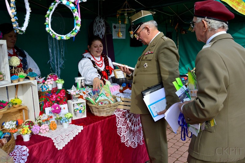 Jedno ze stoisk z rękodziełem artystycznym