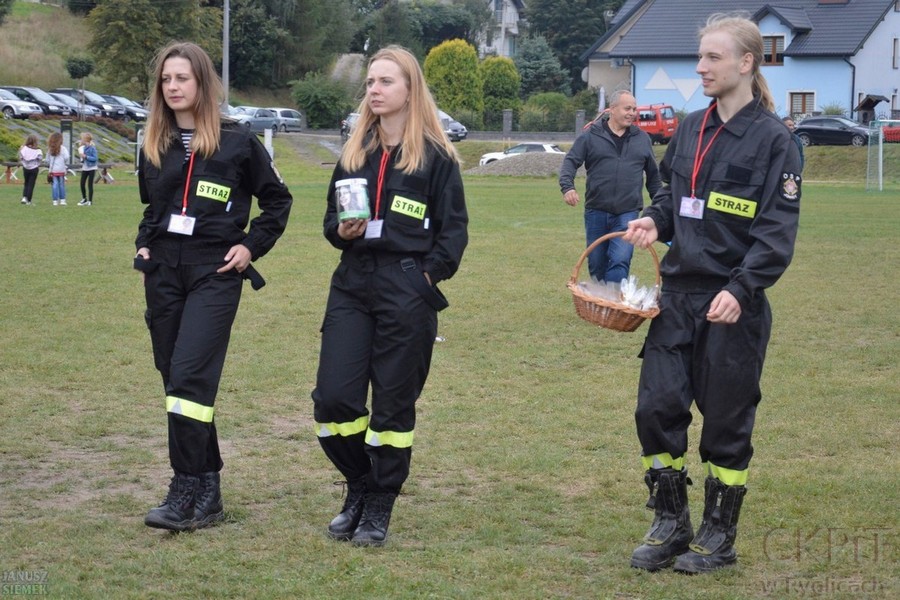 Wolontariusze zbiórki dla Marysi