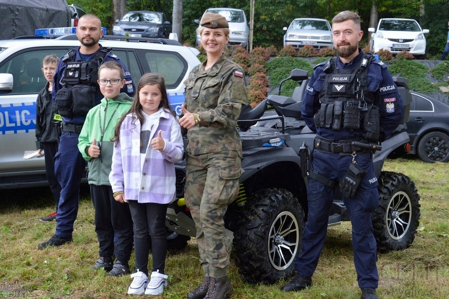 Przedstawiciele Wojska i Policji