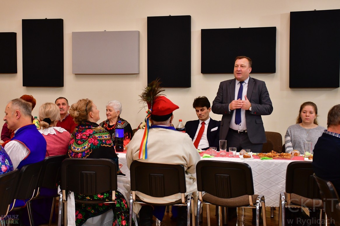 Burmistrz Ryglic i uczestnicy spotkania