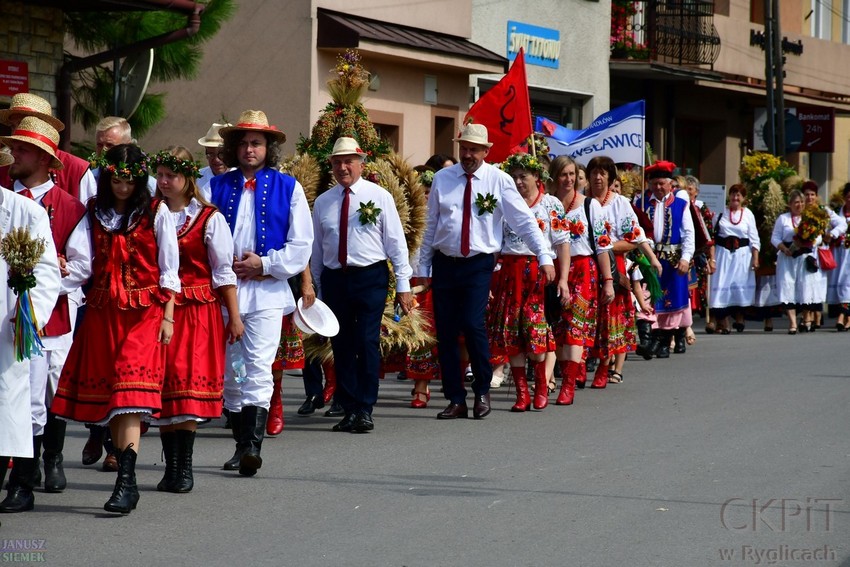 Dożynki w Ryglicach - korowód