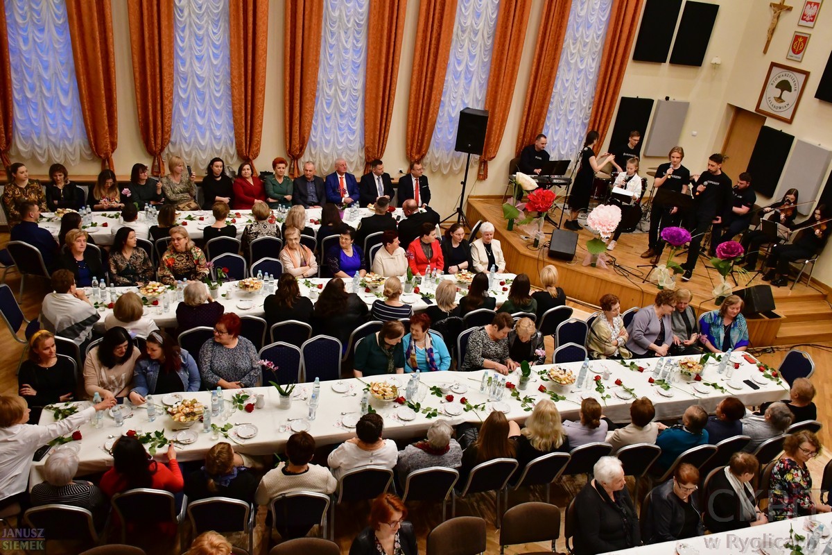 Uczestnicy spotkania w Dniu Kobiet