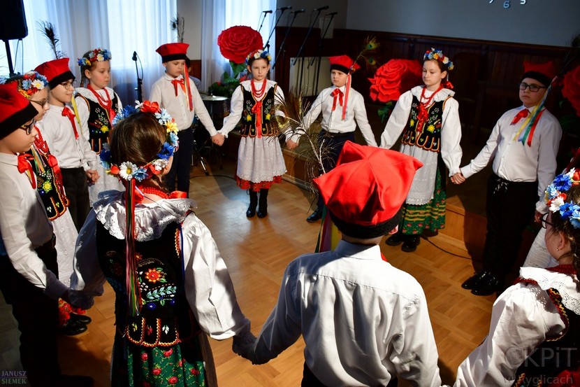 Jeden z występów dzieci ze szkół