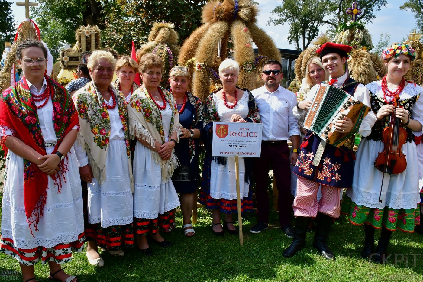 Delegacja wieńcowa w Korzennej