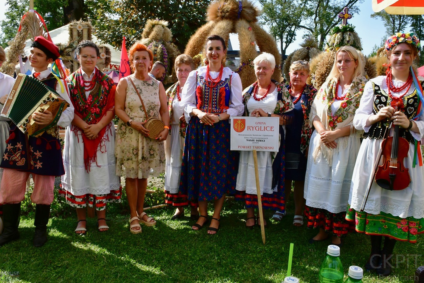 Delegacja wieńcowa w Korzennej
