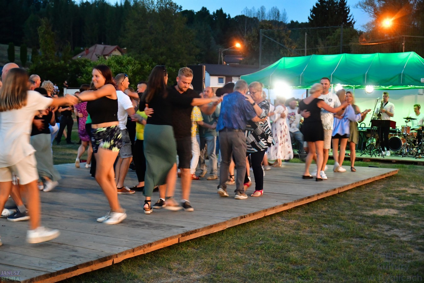 Zabawa taneczna z zespołem Comodo