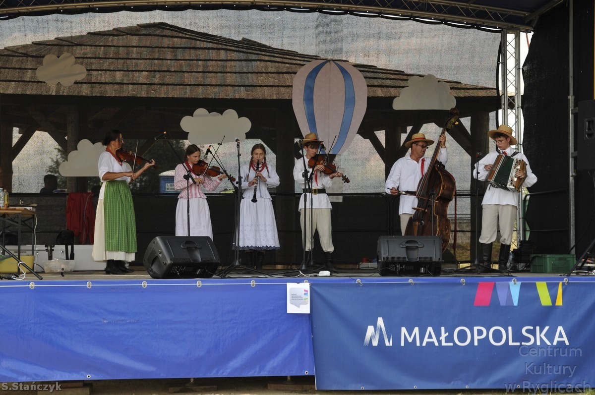 Na scenie Z pod Dęba