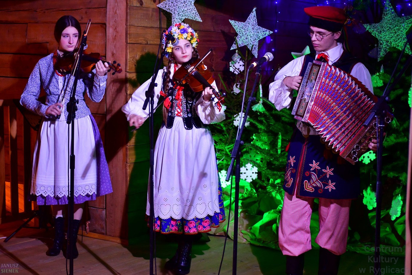 Jeden z występów: Kapela Z Pod Dęba