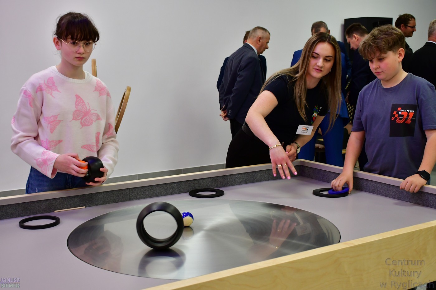 Pierwsi uczestnicy strefy wraz z animatorem