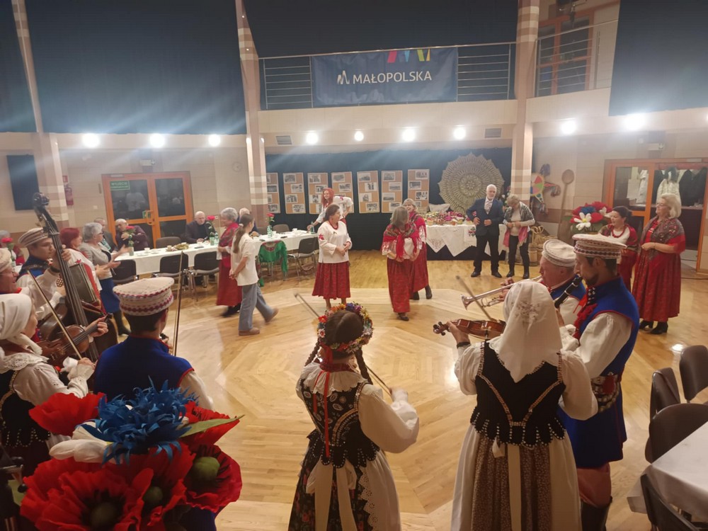 Uczestnicy Spotkania z żywą tradycją - opowieści seniorów w Zalasowej
