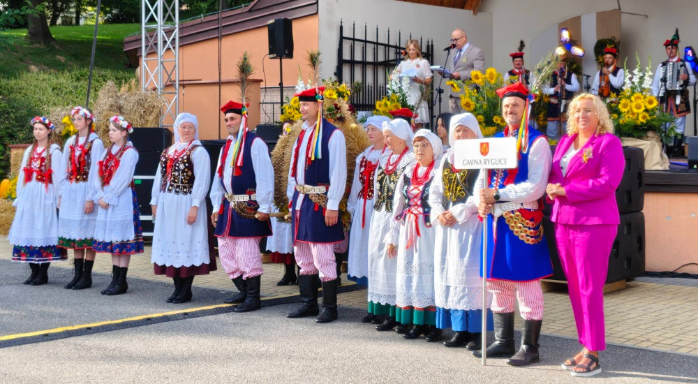 Prezentacja wieńca na dożynkach powiatu tarnowskiego